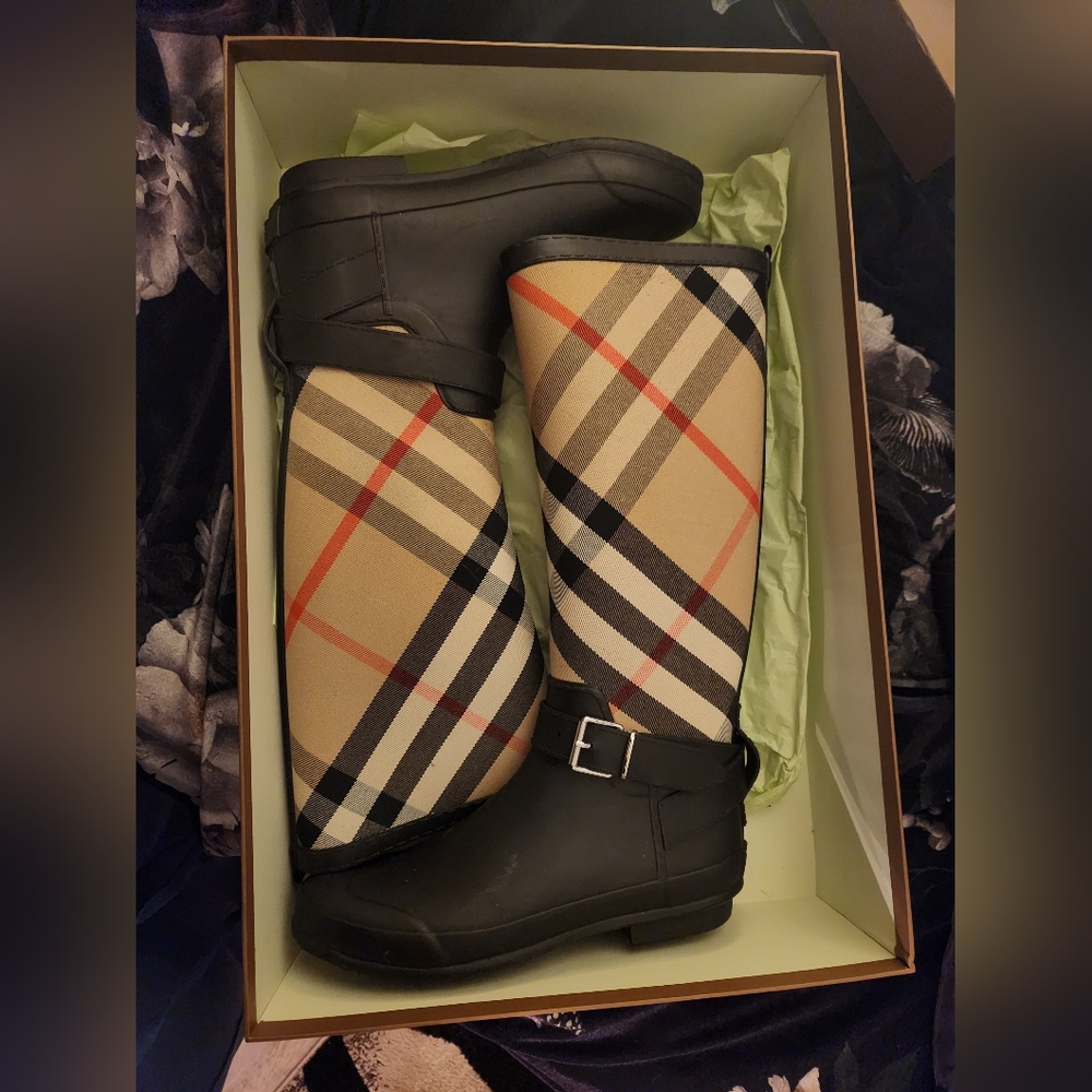 Burberry Womens Sz 8 Tall Rainboot